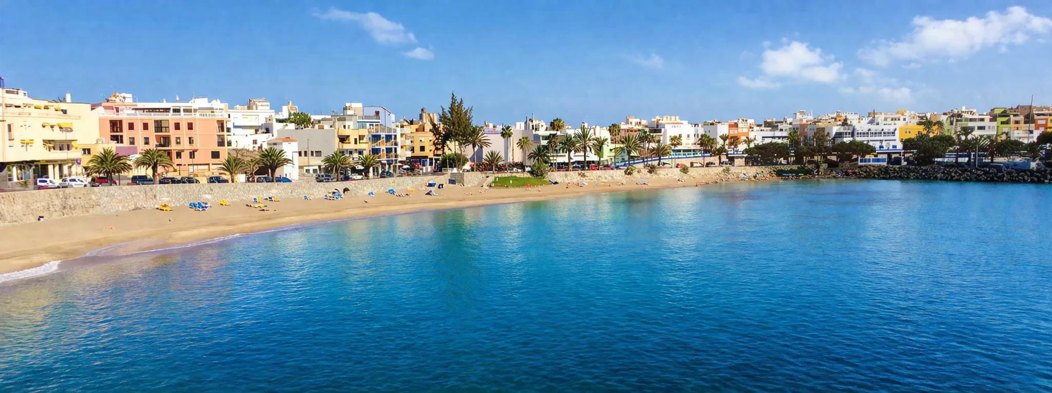 Arguineguín, Gran Canaria — Caráter autêntico de vila portuária com vida durante todo o ano e crescente apelo internacional.